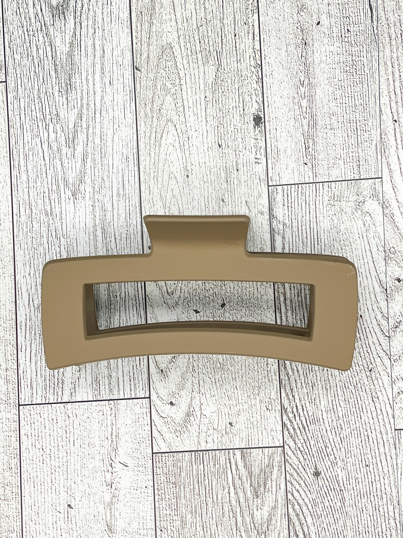 5-inch hair claw for easy styling and secure hold