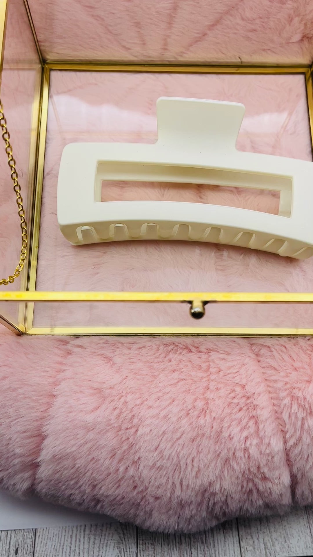 This video shows and describes our 5 inch Hair Claw Clips - 5 inches in length. 5-inch hair claw for easy styling and secure hold