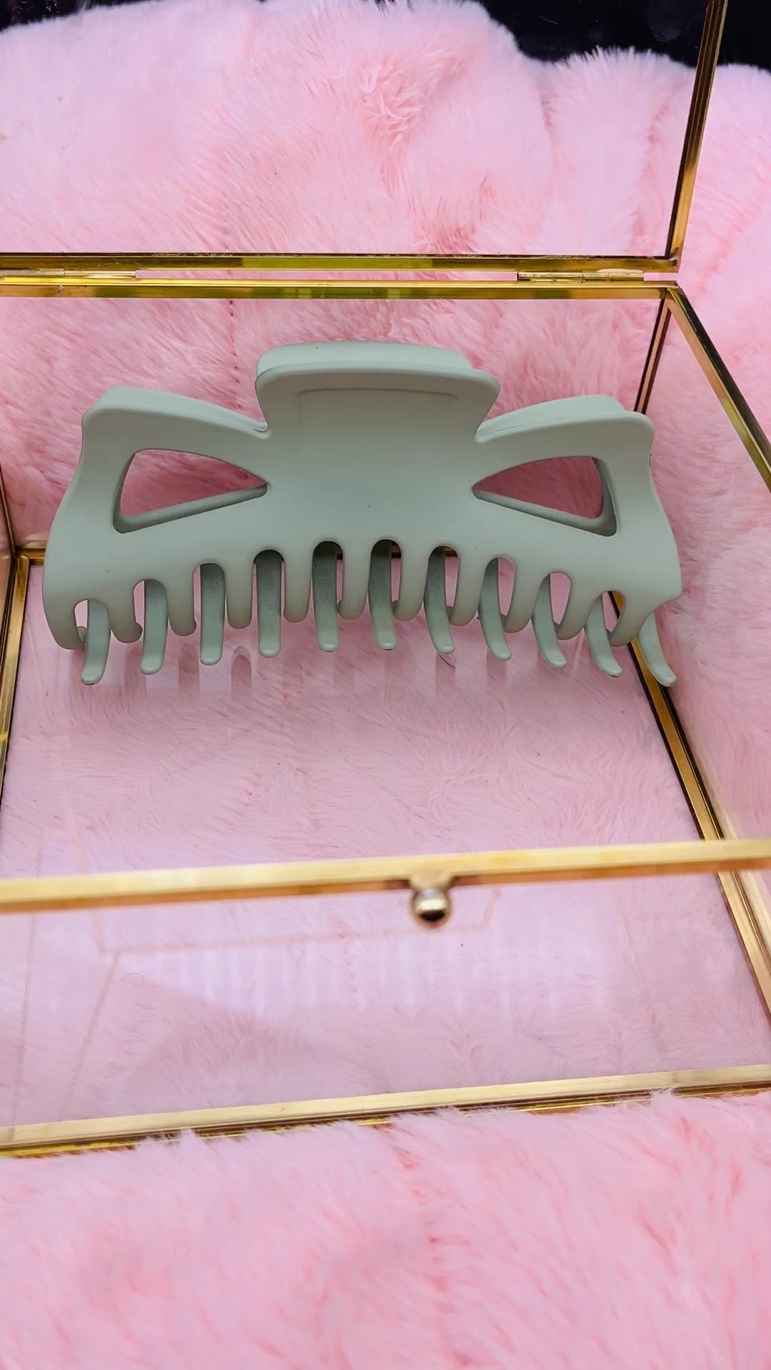 This video shows and describes our 5 inch Hair Claw Clips - 5 inches in length. I am explaining how this claw clip is Great for Braids, twists, long hair, thick hair, and coarse hair.